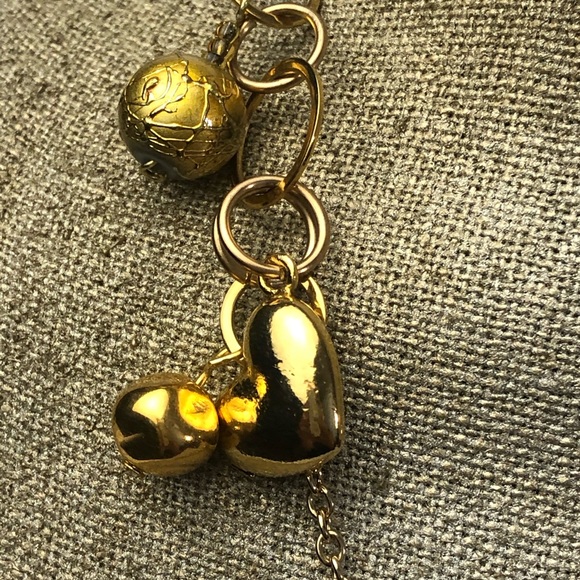 🐷 Gold Toned Charm Necklace - Picture 3 of 8